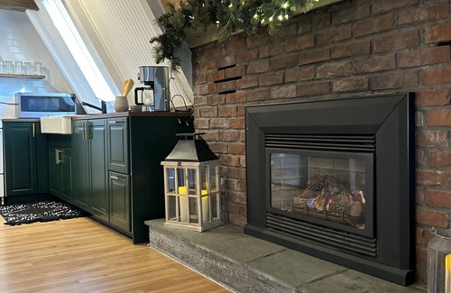 Wilmington Ski Chalet | Adirondack Cozy Chalet Private & 3 Minutes to Whiteface Mountain. Pet Friendly.