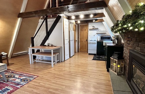 Wilmington Ski Chalet | Adirondack Cozy Chalet Private & 3 Minutes to Whiteface Mountain. Pet Friendly.