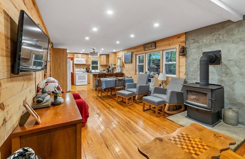 Moultonborough Cottage | Adirondack inspired cottage with access to association beach on Lake Winni
