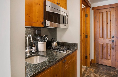 Stowe Area Condo | Adjoining Studios on Top floor @Spruce Peak!