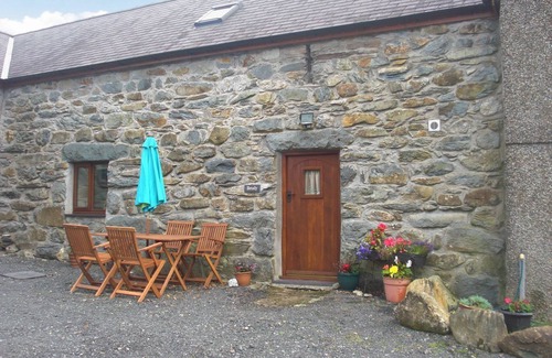 Betws Garmon Cottage | Adjoining the original farmhouse this lovely cottage is almost at the foot of Mount Snowdon.