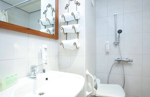 Municipality of Hellevoetsluis Apartment | Adjusted hotel room with a balcony, near the beach