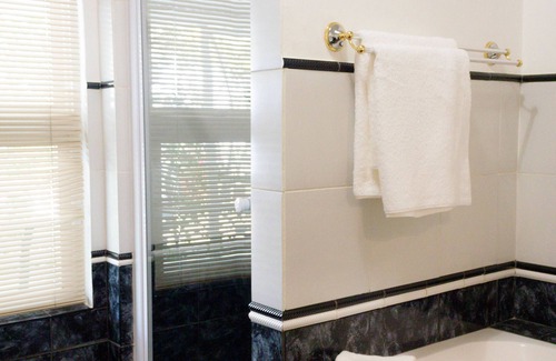 Oudtshoorn House | Adley House Guesthouse