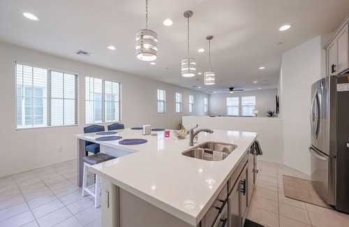 Val Vista Classic Condo | Admirably living near major attractions