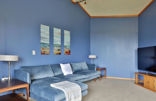 Coupeville House | Admiral's Nest by AvantStay | Beach, Pool, Deck