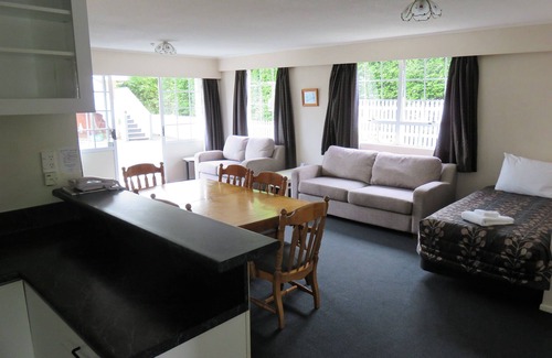 Springlands Hotel | Admirals Motor Lodge