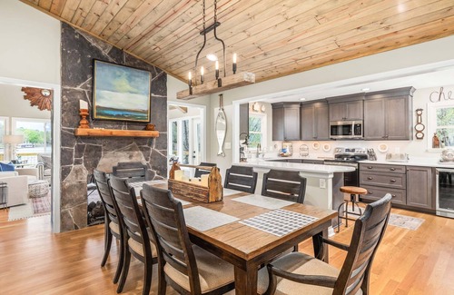 Milledgeville House | Admirals Retreat-Dock, Pickle ball Court & Fire pit