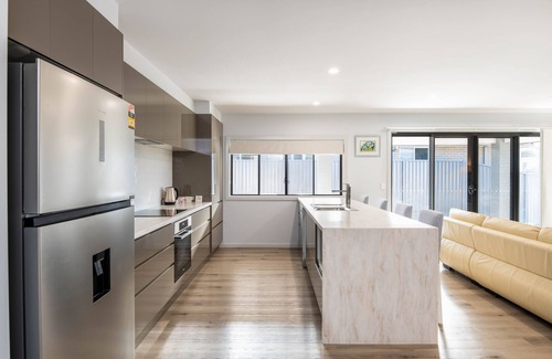 Safety Beach House | Admiralty House