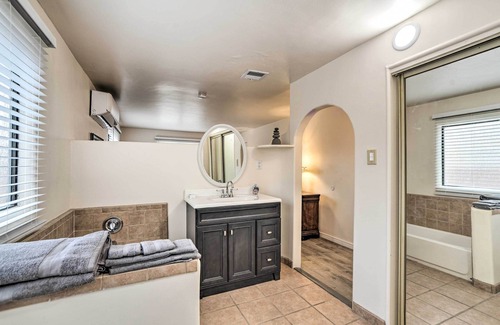 Alamedan Valley House | Adobe Albuquerque Home ~ 5 Mi to Old Town!