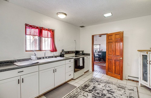 Alamedan Valley House | Adobe Home 8 Mi to Old Town Albuquerque!