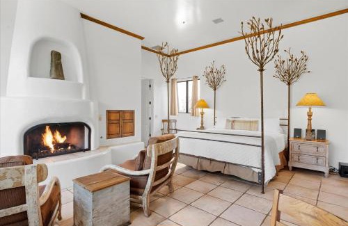 Oak Creek Villa | Adobe Village Villa with Private Patio - Sunset villa