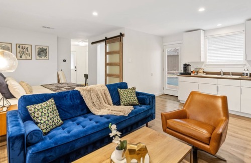 Kessler House | Adorable 1 Bedroom Guest House W/ Pool & Spa