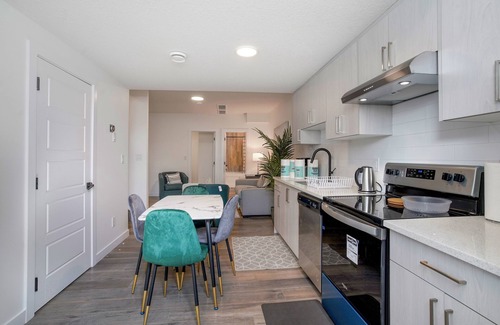 Jasper Place Apartment | Adorable 1 bedroom suite - 8mins from West Edmonton Mall