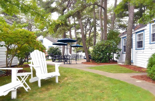 Ocean Park Cabin | Adorable 2 bedroom cabin only 50ft from Beach