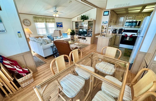 Nettles Island House | adorable 2 bedroom 1 1/2 bath beach home