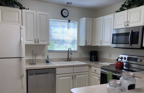 Duval House | ADORABLE 2 BEDROOM RANCH HOME BIKES SMOKELESS GRILL THE VILLAGES FL