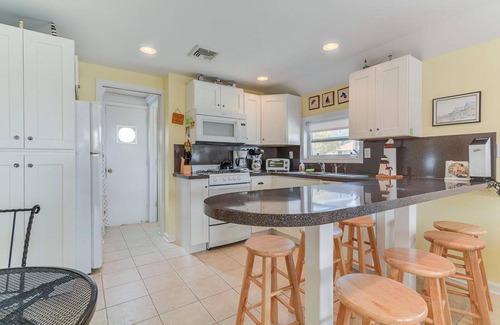 Point Pleasant Beach House | Adorable! 2 Car Parking,Close to Beach & Boardwalk, 4 Badges, WiFi