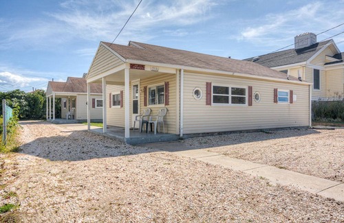 Point Pleasant Beach House | Adorable! 2 Car Parking,Close to Beach & Boardwalk, 4 Badges, WiFi