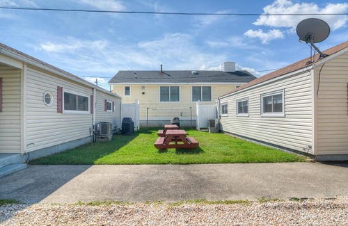 Point Pleasant Beach House | Adorable! 2 Car Parking,Close to Beach & Boardwalk, 4 Badges, WiFi