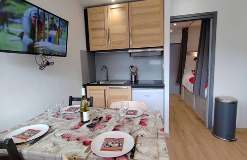 Val-Thorens Apartment | adorable 23m² studio, with east-facing balcony, breathtaking view of the snow-covered mountains.