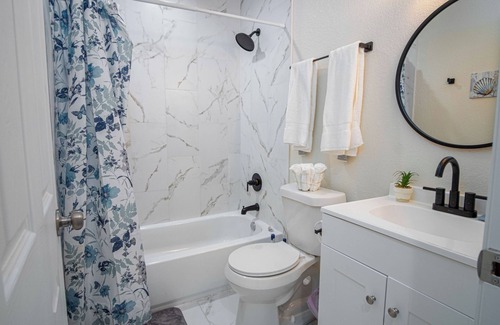 Denver Heights Hotel | Adorable 2BR Guesthouse Close to Riverwalk and DT