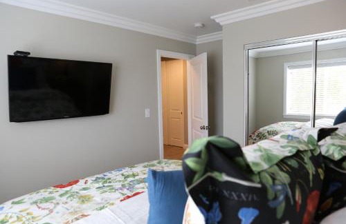 Fullerton House | Adorable 3 Bedroom 2 Bath Home