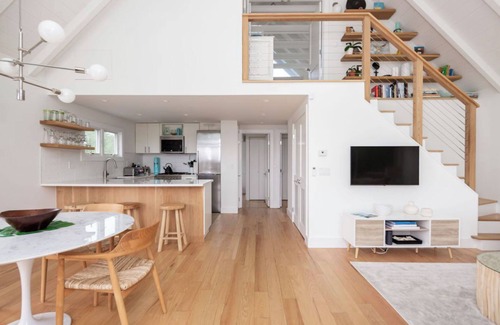 Town of East Hampton Cottage | Adorable 3-bedroom cottage on magical Gerard Drive in East Hampton