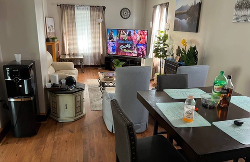 Scranton House | Adorable 6b/2bath in scanton Pa. 20 mnts to Kalahari water park and poconos & mo