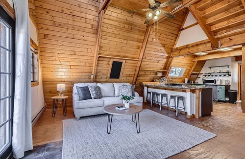 Florissant Ski Chalet | *Adorable A-Frame* Hot Tub | Pac-Man | Fire Pit