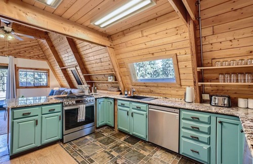 Florissant Ski Chalet | *Adorable A-Frame* Hot Tub | Pac-Man | Fire Pit
