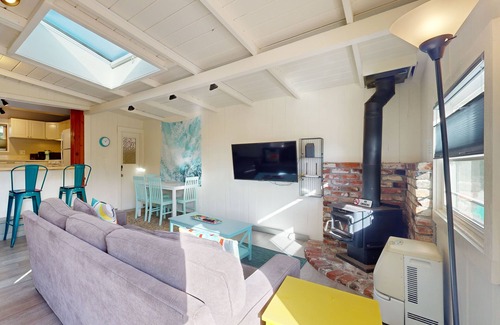 Opal Cliffs Cottage | Adorable & Airy Updated Beach Cottage w/Patio, New Kitchen & Bathroom