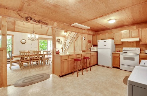 Old Timberline House | Adorable and Affordable Mountain Cabin Has It All and Then Some!