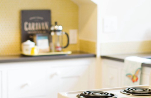 Newberg Apartment | Adorable attic cottage in the heart of Oregon Wine Country.
