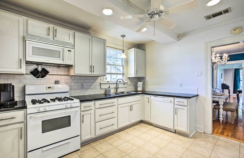 Highlands - Perkins Cottage | Adorable Baton Rouge Cottage < 3 Mi to LSU!