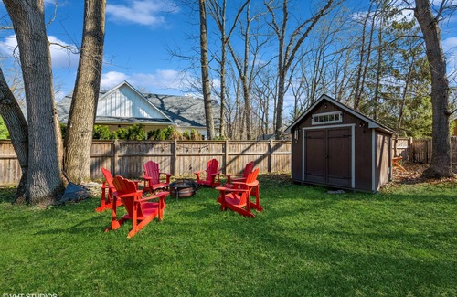 Michiana Shores Cabin | Adorable Beach Cabin just a short stroll from a Beautiful Private Beach! 30 Day Minimum