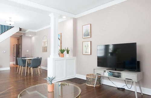 Meridian-Kessler House | Adorable Broad Ripple Duplex