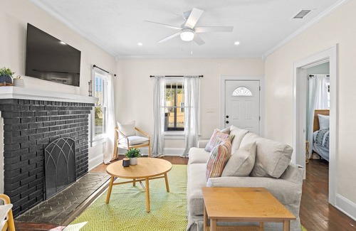 River District House | Adorable Bungalow in Historic Riverview Bradenton!