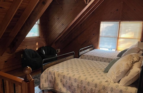 Somerset Cabin | Adorable cabin located minutes from Lake Cumberland and downtown Somerset!