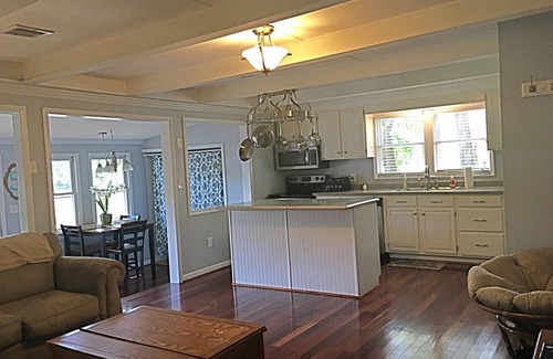 Denton Cottage | Adorable Cabin on High Rock Lake, Book your summer vacation now!