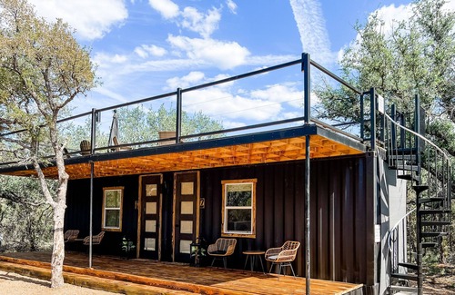 Marble Falls Villa | Adorable container villa on Retreat Ranch