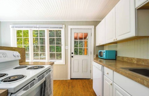 Old Evergreen Highway Cottage | Adorable cottage among trees close to everything