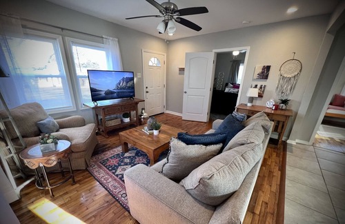 Powell Cottage | Adorable Cottage fully stocked and convenient to everything!