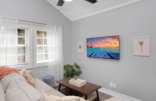 Key West Historic District Cottage | Adorable Cottage Retreat in the Heart of Old Town - Steps from Duval - Pool!
