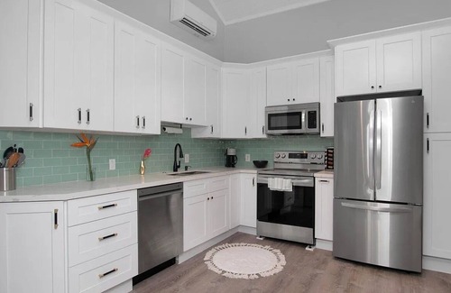 Key West Historic District Cottage | Adorable Cottage Retreat in the Heart of Old Town - Steps from Duval - Pool!