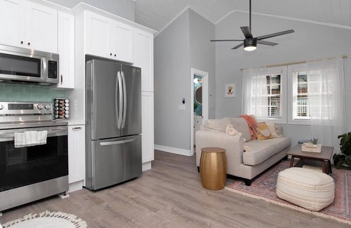 Key West Historic District Cottage | Adorable Cottage Retreat in the Heart of Old Town - Steps from Duval - Pool!