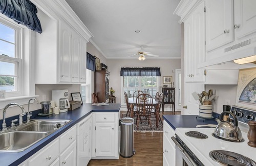 Chapin House | Adorable Cozy Serene Lakefront Cottage w/Private Dock, Ramp, Wi-Fi Amazing Views