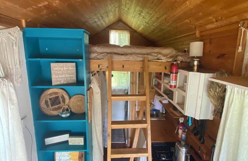 East Randolph Cabin | Adorable Cozy Tiny House perfect for skiing Vermont.