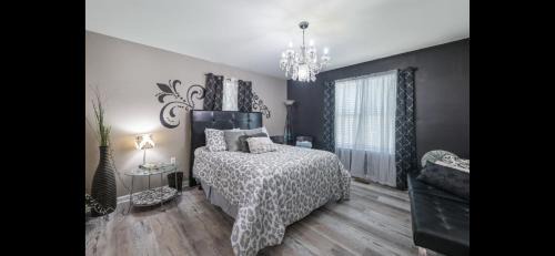 Spencer J. McCallie House | Adorable Downtown Cottage