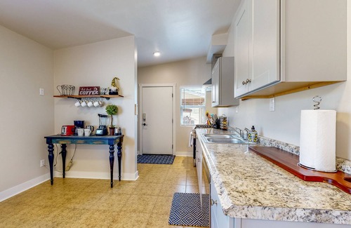 Fallbrook Cottage | Adorable farm stay close to Temecula wine country