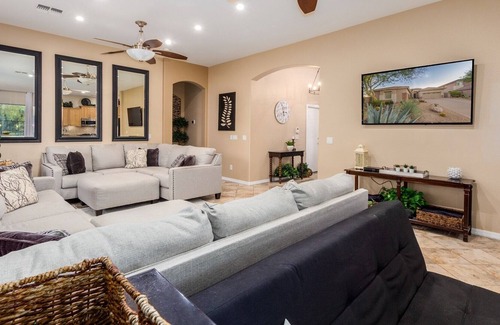 Tramonto House | Adorable four bedroom, three bath private home with sparkling blue pool.